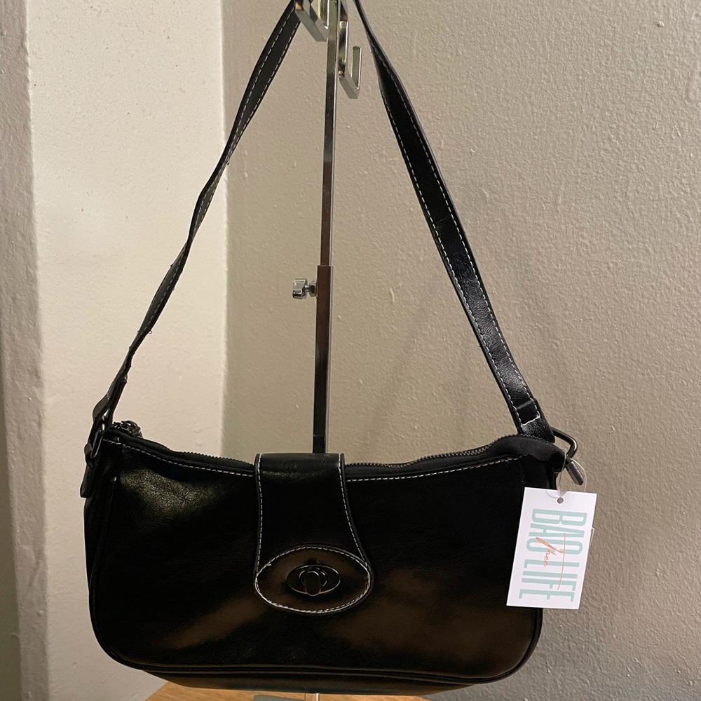 Black Handbag| Vintage Style - Picture 2 of 10